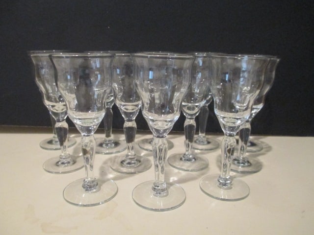 12 Crystal Sherry Glasses (1 of 6)