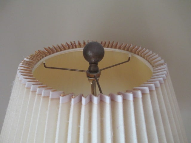 White Porcelain Vase Table Lamp - 5