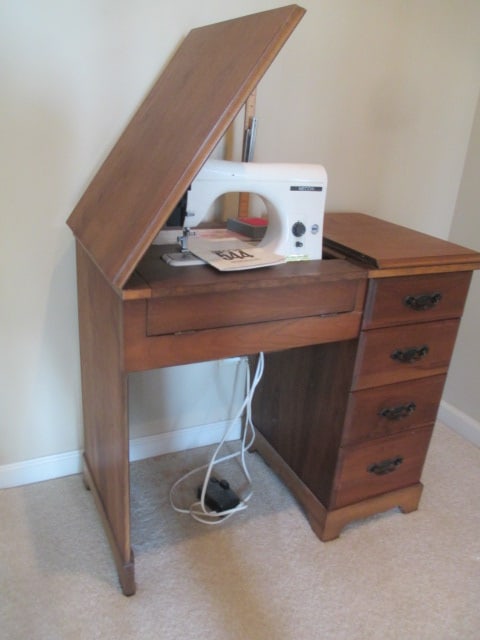 Necchi 544 Sewing Machine in Wood Sewing Cabinet - 15