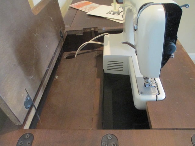 Necchi 544 Sewing Machine in Wood Sewing Cabinet - 4