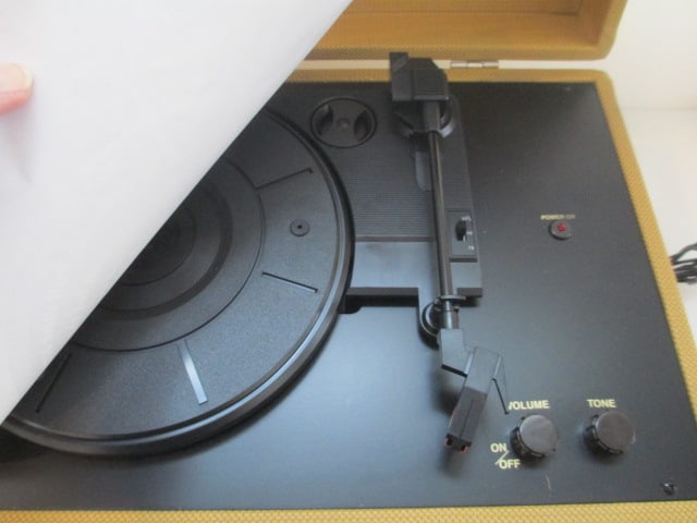 Like New Crosley Turntable with Built-In Speaker - 4