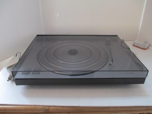 Vintage Bang & Olufsen Turntable (1 of 9)