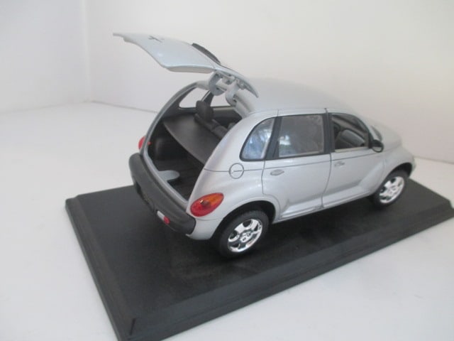 Maisto 1:18 Scale PT Cruiser Diecast Model - 3