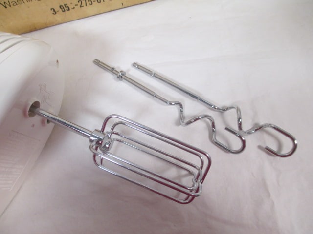 GE 255W Handmixer & Hamilton Beach Electric Knife - 5