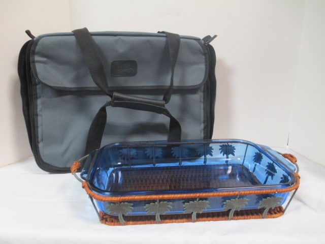 Pyrex Portables Carrier w/Pyrex Casserole & Basket: . 