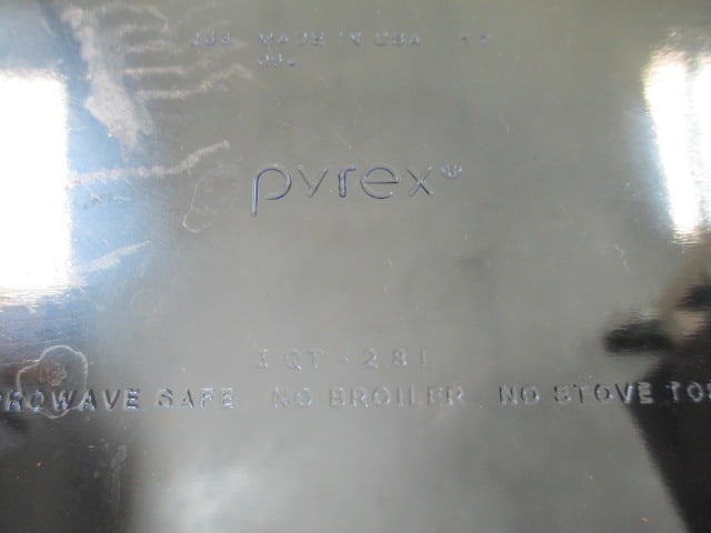 Pyrex Portables Carrier w/Pyrex Casserole & Basket - 3