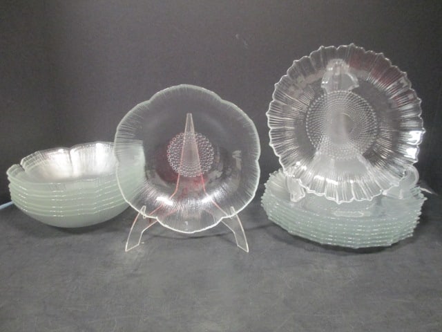 Sunflower Design Bowls & Plates (16 PC): . 