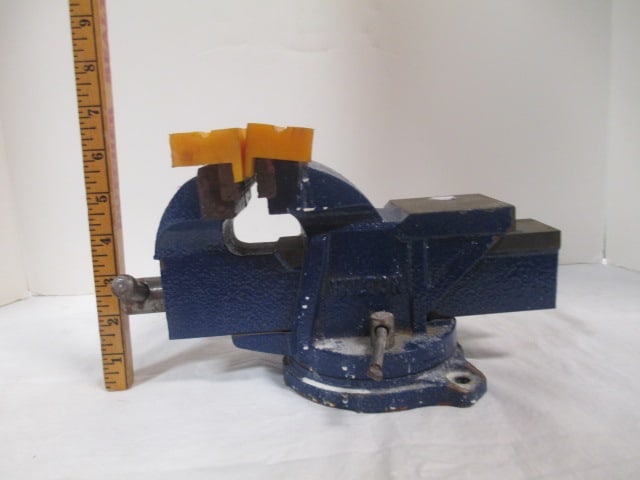 Wilton 4" Bench Vise w/ Rubber Vise Grip Pads - 2