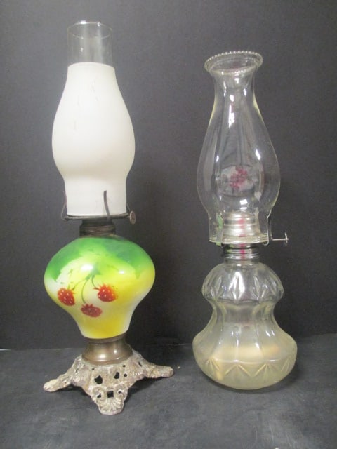 Vintage (Lot of 2) Kerosene Lamps: . 