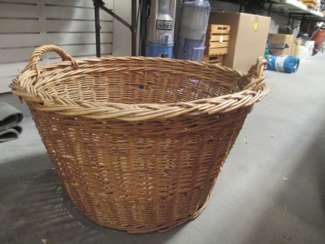 Wicker Basket (1 of 5)