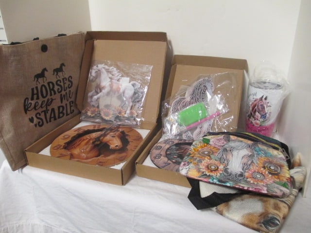 Horse Themed Items (New): see all pictures 