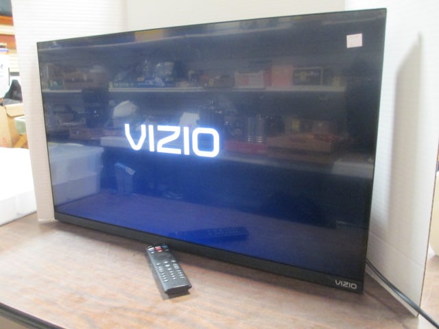 Vizio 32" Smartcast TV w/Remote - 2