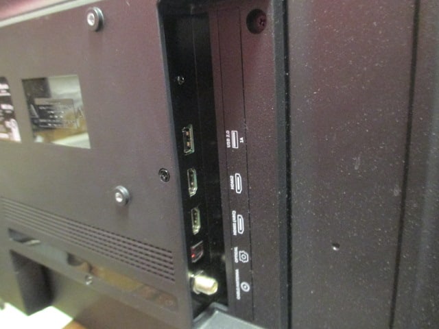 Vizio 32" Smartcast TV w/Remote - 5