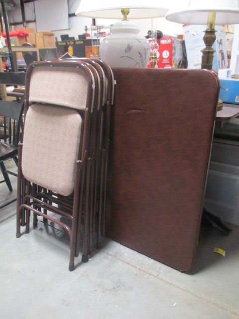 Samsonite Folding Card Table w/4 Chairs: .