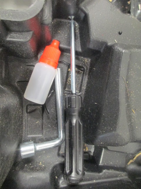 Dai Hong Mini Chain Saw w/2 batteries 21V - 10