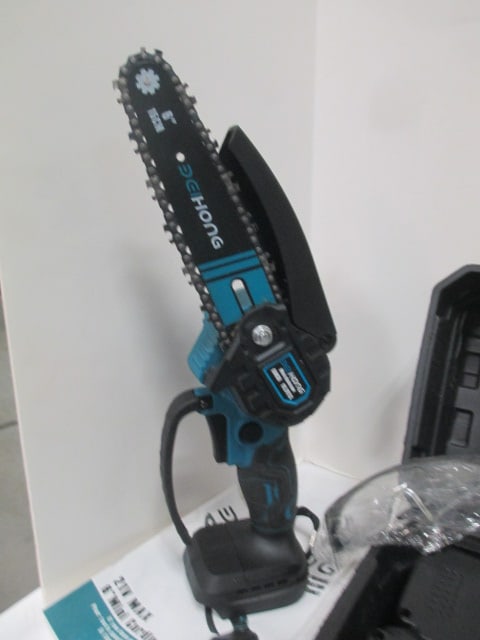 Dai Hong Mini Chain Saw w/2 batteries 21V - 3
