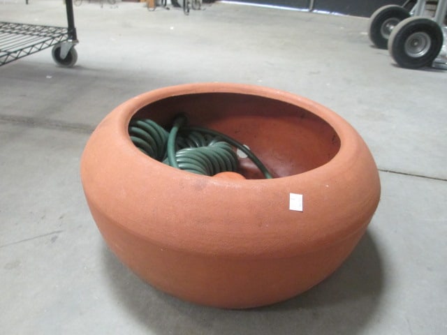 Plastic Garden Hose Pot w/Hose: .