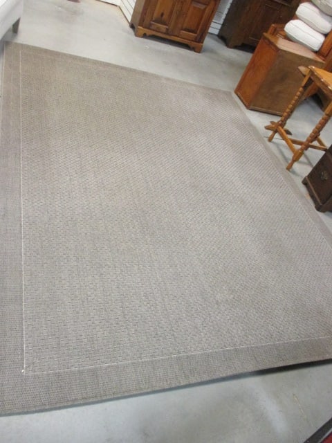 Outdoor Rug Flatweave 'Melbourne Gray': 94 x 120 (needs cleaning) 