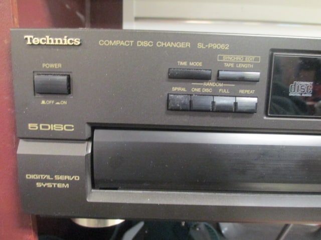 Technics Compact Disc Changer Model SL P9062 - 2