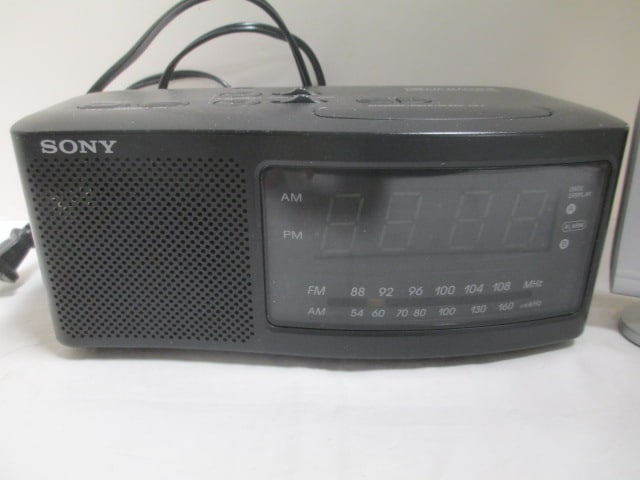 Sony Dream Machine, Sharp Alarm Clock, Qwik Time Quartz - 4