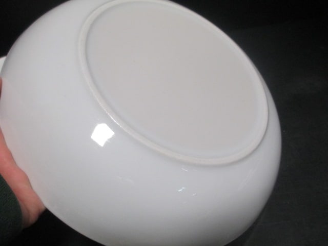 Hungary White Teapot & 4 (9") Pasta Bowls - 8