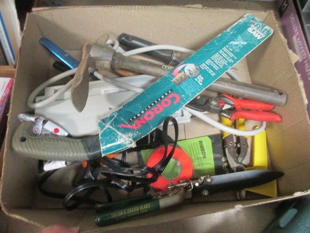 Handtools Grouping-Garden Pick, Pruning Tools, etc.: . 