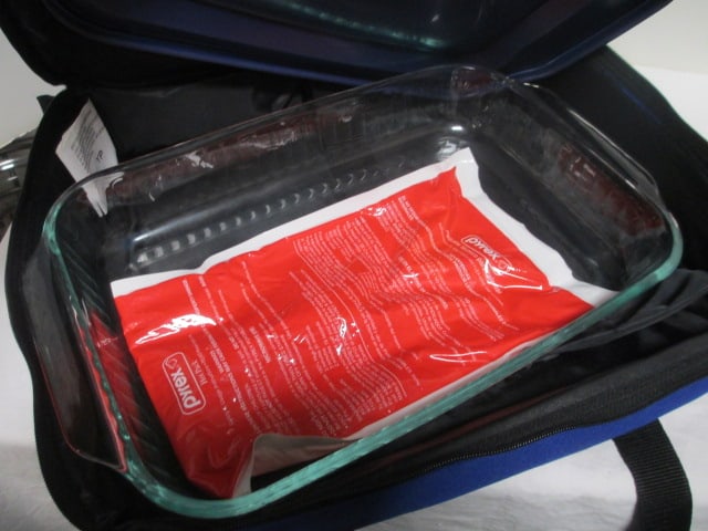 Pyrex Portables Carrier w/Pyrex Casserole & Pyrex Bowl - 7
