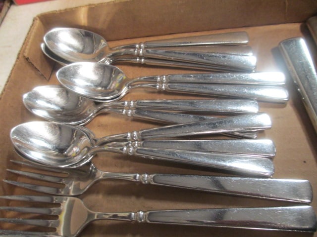 Oneida Stainless Flatware (24 PC) - 2