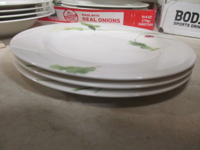 Mikasa 'Optima' Dinnerware (19 PC) - 8