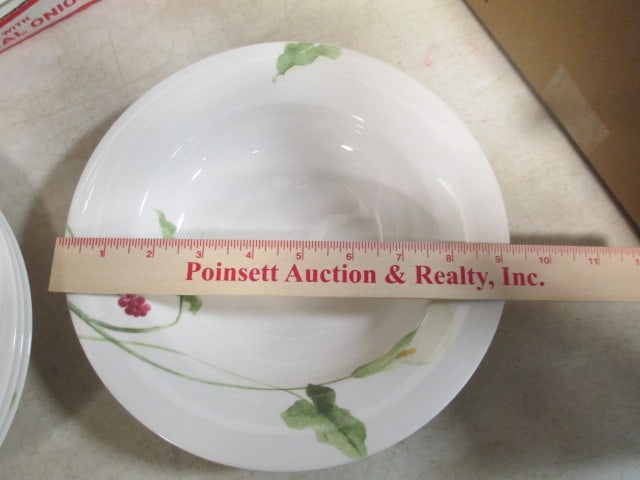 Mikasa 'Optima' Dinnerware (19 PC) - 9