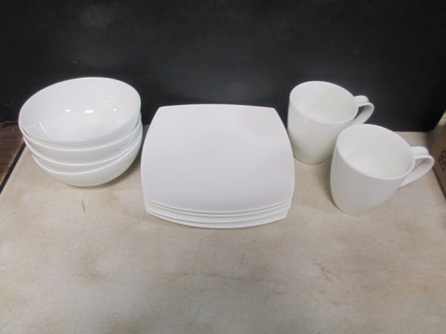 Oneida 'Moda' 10 PC Dinnerware - 2