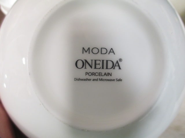 Oneida 'Moda' 10 PC Dinnerware - 3
