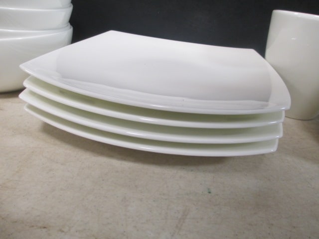 Oneida 'Moda' 10 PC Dinnerware - 5
