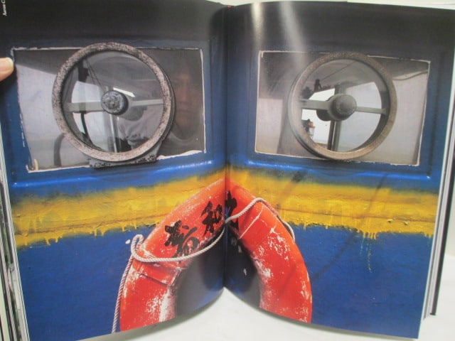 Coffee Table Book-A Day in the Life of Japan - 8