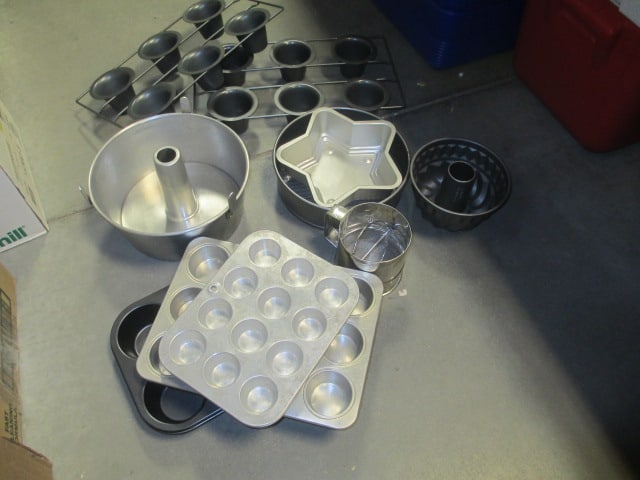 Muffin Pans, Cake Pans, Sifter: .