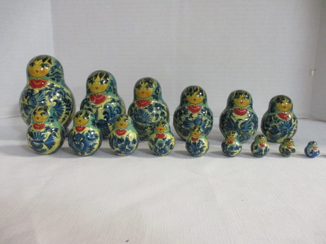 Vintage Signed 15 Piece Russian Nesting Doll: 0.5" to 4 3/4", missing 1 bottom