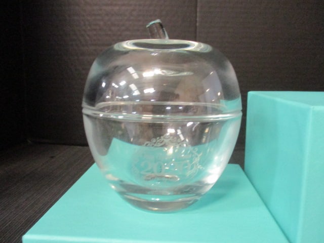 Tiffany & Co. Crystal Apple Container - Etched "Harrah's Cherokee Casino 2020" - 6