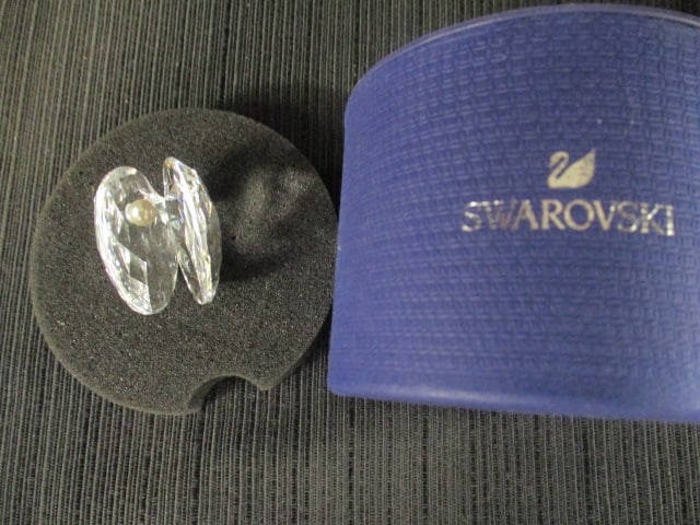 Swarovski Crystal Shell with Pearl Designed by Elka Huber in Original Box: 1 1/4", accompanying paper shows original price $199 