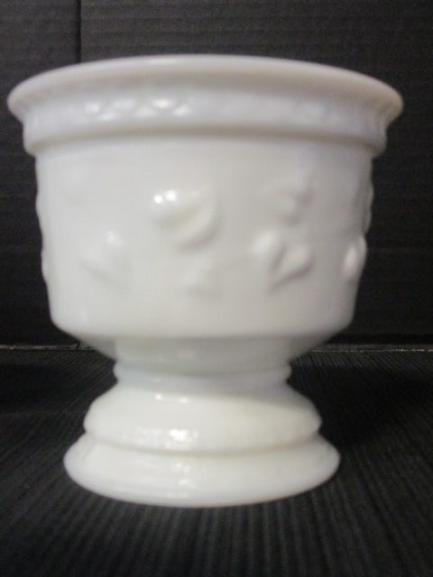 Pair of Vintage Embossed Ivy Hearts White Milk Glass Pedestal Dishes - 5