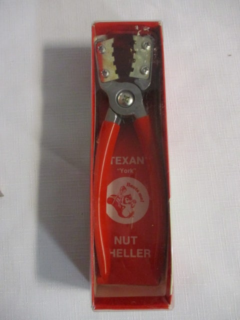 2 Vintage Texan "York" Nut Shellers in Original Boxes and Vintage Pig Snout Cutter - 6