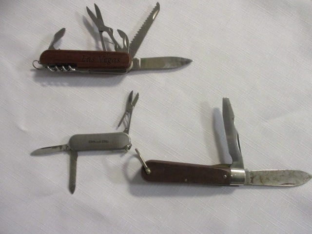 3 Vintage Pocket Knives: see pictures and preview for selection and condition