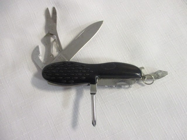 3 Utility Folding Pocket Knives - 11