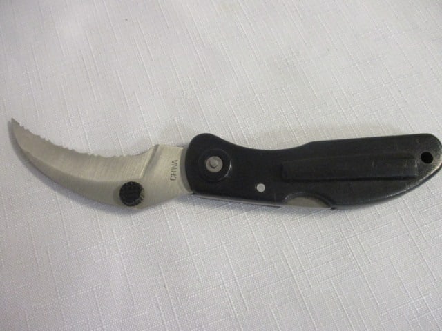 3 Utility Folding Pocket Knives - 6