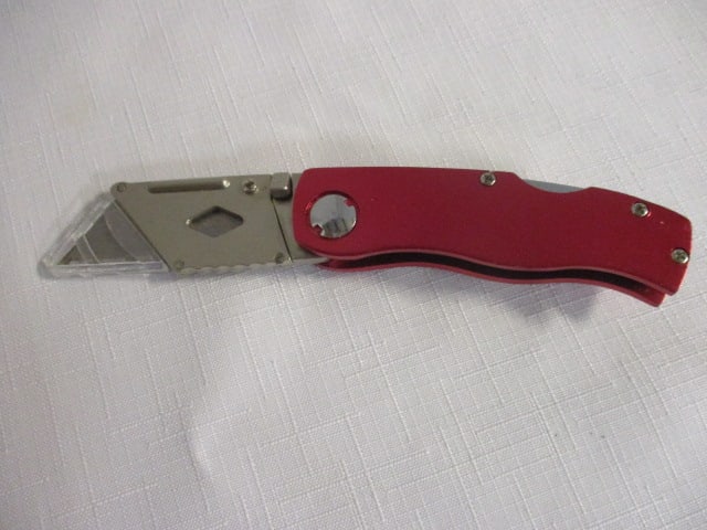 3 Utility Folding Pocket Knives - 4