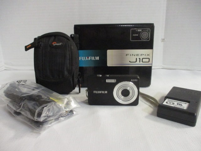 FujiFilm Finepix J10 Digital Camera in Original Box with Accessories and: Camera Case 