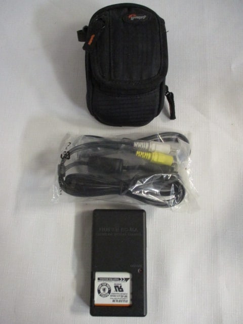 FujiFilm Finepix J10 Digital Camera in Original Box with Accessories and - 6