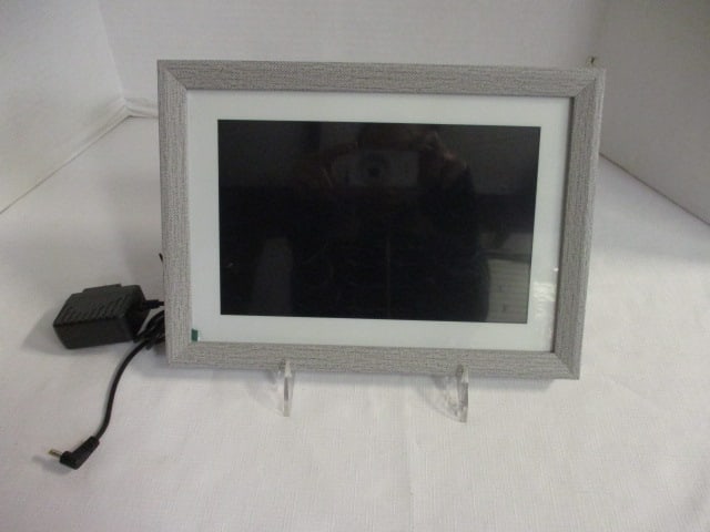 Smart WiFi Rechargeable Photo Frame (1 of 8)