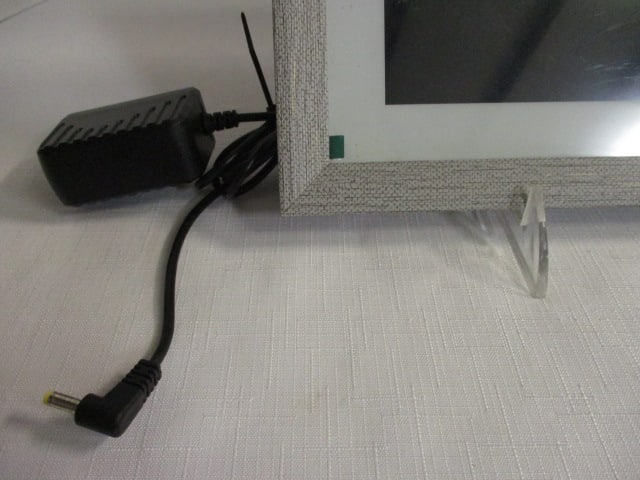 Smart WiFi Rechargeable Photo Frame - 2