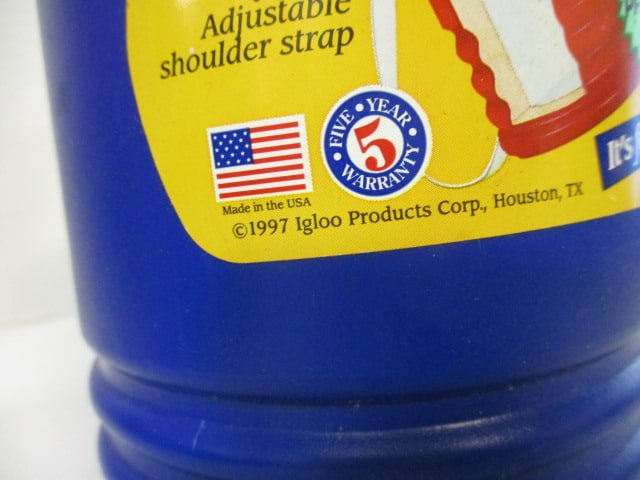 Vintage Igloo 1 Quart Thermos Coller, New Old Stock 40 oz Hydro Flask, and - 12