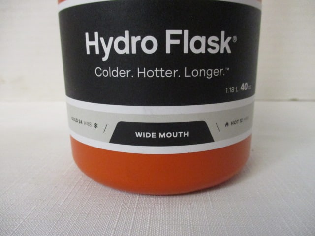 Vintage Igloo 1 Quart Thermos Coller, New Old Stock 40 oz Hydro Flask, and - 4